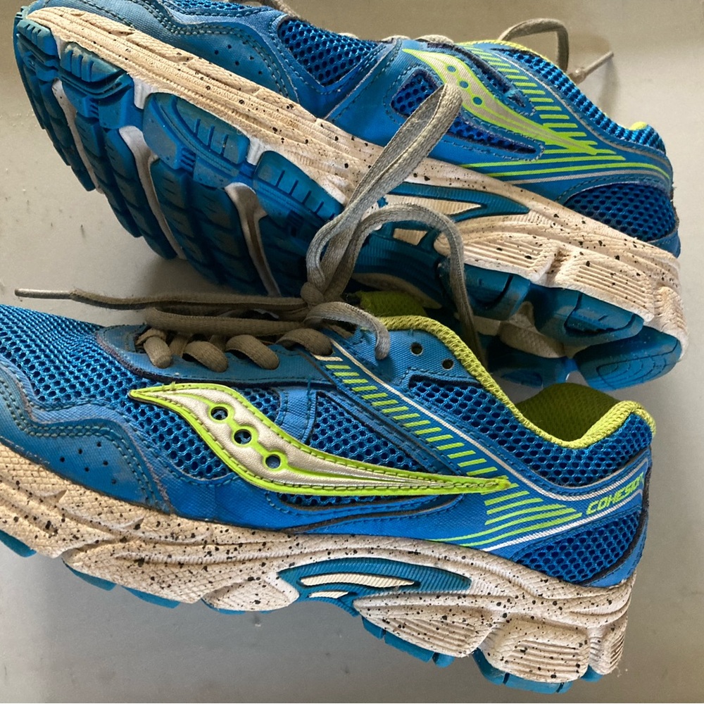 Saucony boys size 4 sneakers